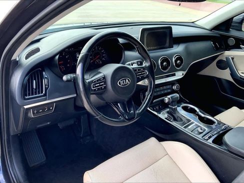 Used 2019 Kia Stinger Premium image 18