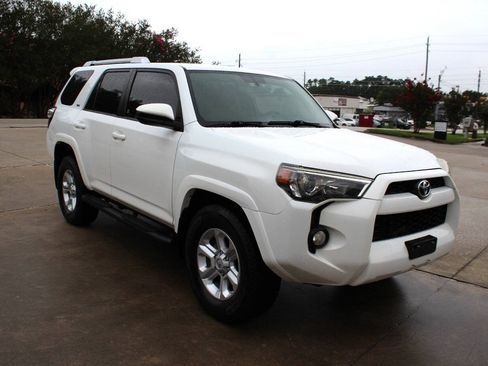 Used 2018 Toyota 4Runner SR5 RWD image 2