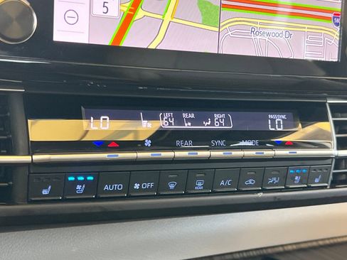 Certified 2022 Toyota Sienna Limited AWD/4WD image 27