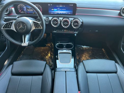 Used 2025 Mercedes-Benz CLA 250 image 4