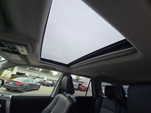 Used 2020 Toyota 4Runner SR5 Premium w/ Moonroof Package AWD/4WD image 23