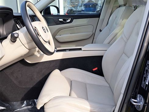 Used 2023 Volvo XC60 B5 Ultimate w/ Climate Package image 18