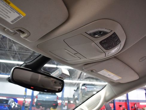Used 2024 Chrysler Pacifica Limited FWD image 30