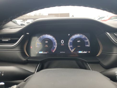 Used 2024 Jeep Grand Cherokee L Altitude image 11