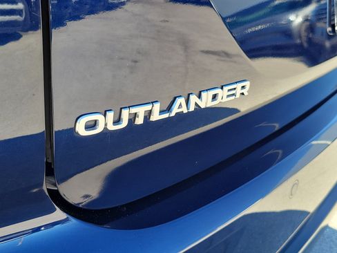 Used 2022 Mitsubishi Outlander SE image 9