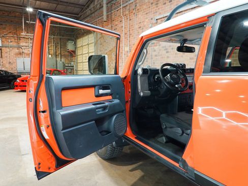 Used 2014 Toyota FJ Cruiser 4WD w/ Upgrade Package image 34