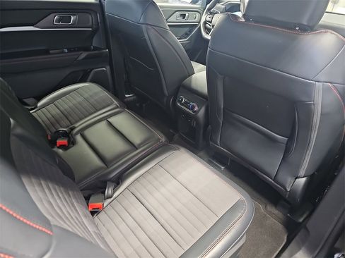 Used 2025 Ford Explorer ST-Line w/ ST-Line Street Pack image 11