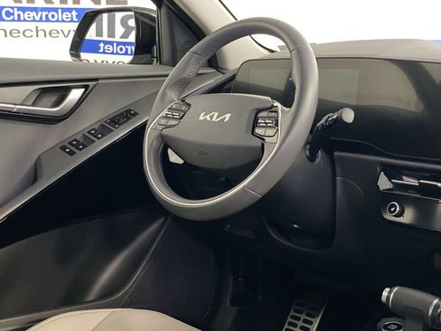 Used 2024 Kia Niro EX Touring FWD image 14