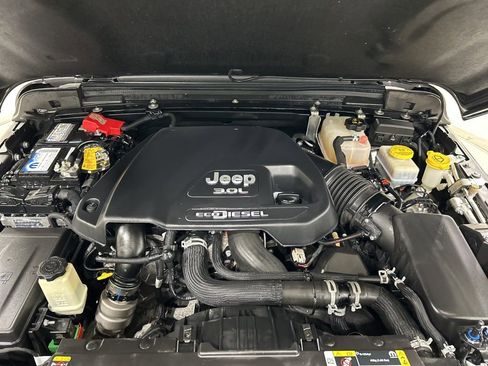 Used 2022 Jeep Wrangler Unlimited Rubicon w/ Dual Top Group AWD/4WD image 29