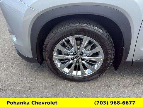 Used 2024 Toyota Grand Highlander AWD image 30