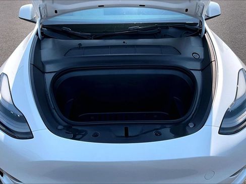 Used 2023 Tesla Model Y Performance AWD/4WD image 9