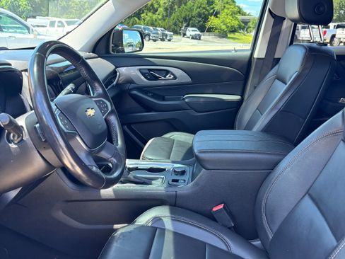 Used 2020 Chevrolet Traverse LT w/ LT Premium Package image 15