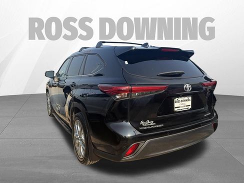 Used 2021 Toyota Highlander Limited FWD image 6