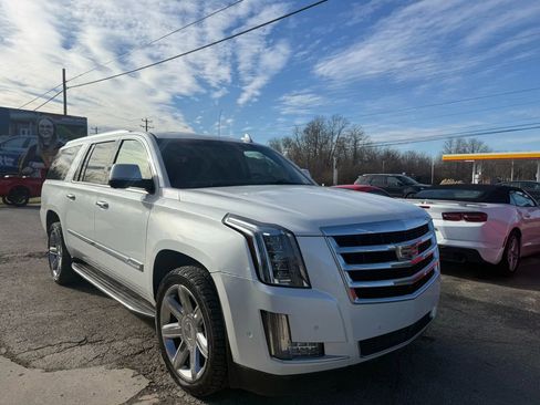 Used 2017 Cadillac Escalade ESV Luxury image 8