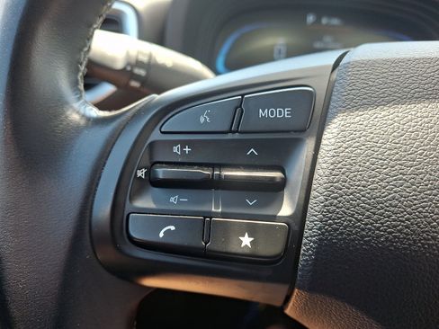 Used 2025 Hyundai Venue SEL FWD image 22