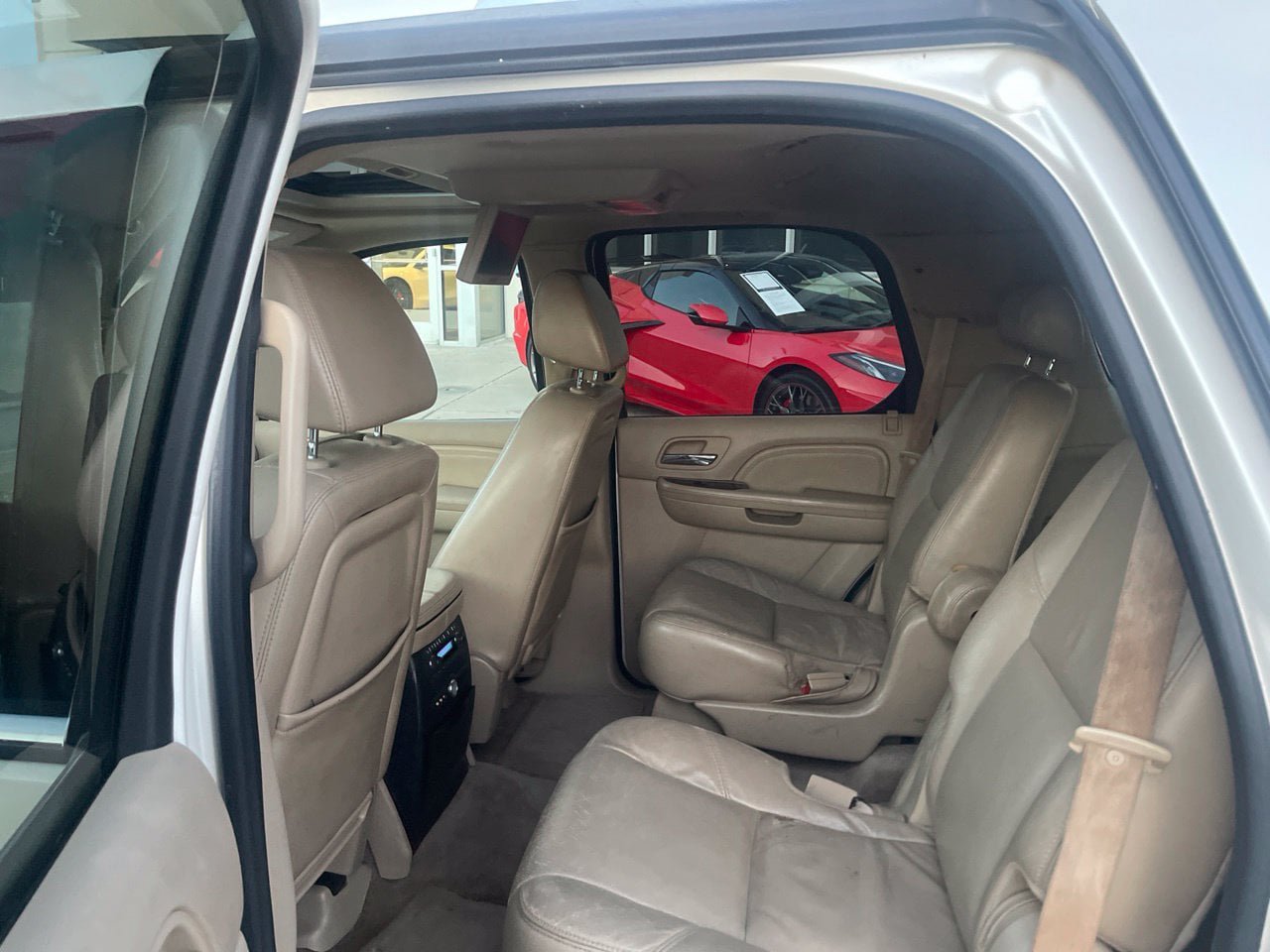 Used 2009 Cadillac Escalade AWD image 8