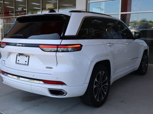 Used 2023 Jeep Grand Cherokee Overland AWD/4WD image 11