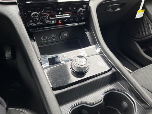 New 2025 Jeep Grand Cherokee L Altitude image 38