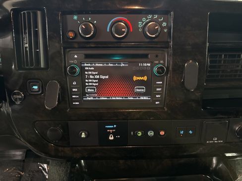 Used 2020 GMC Savana 2500 Extended w/ Enhanced Convenience Package image 16