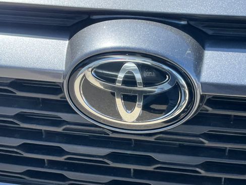 Used 2021 Toyota RAV4 LE image 13