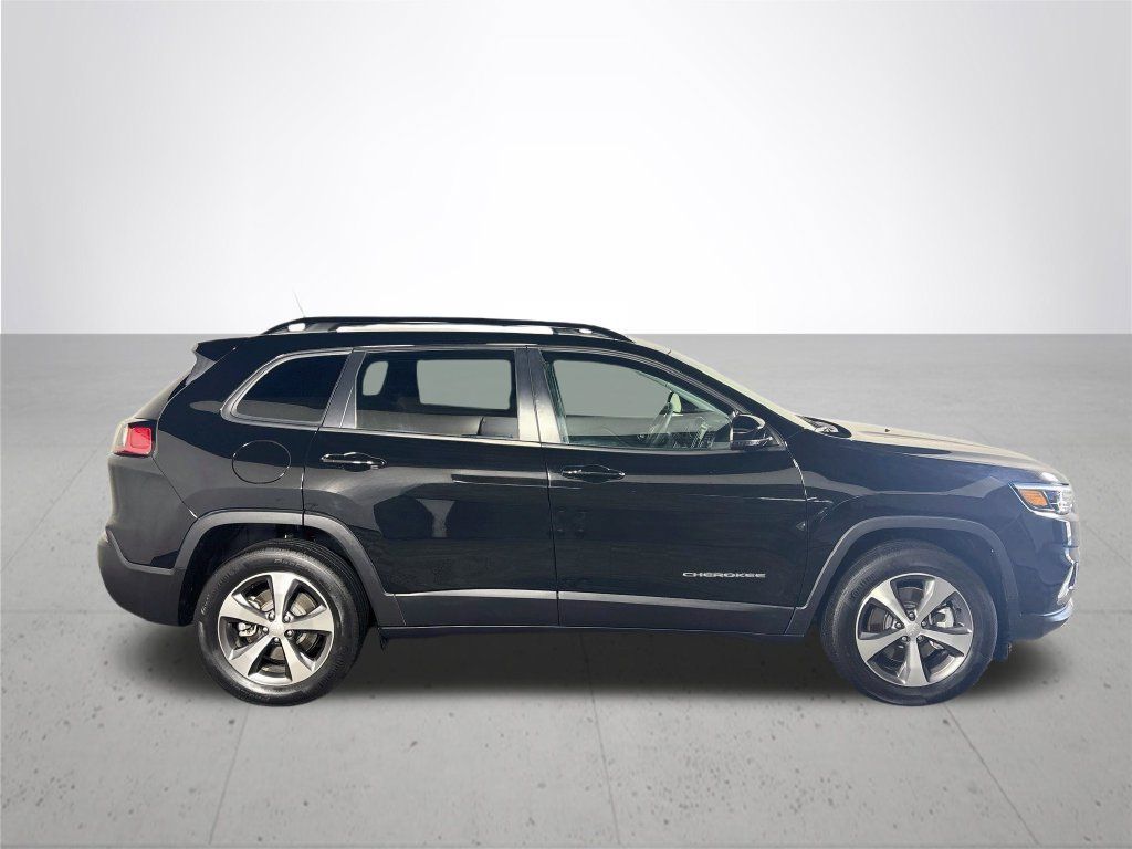 Used 2022 Jeep Cherokee Limited w/ Mopar Interior Package AWD/4WD image 5