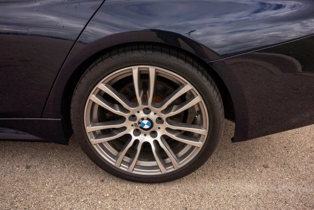 Used 2017 BMW 340i Sedan w/ Premium Package Essential RWD image 11
