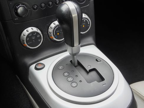 Used 2007 Nissan 350Z Touring RWD image 28