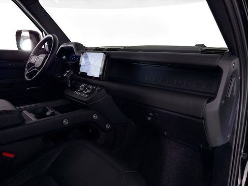 Used 2025 Land Rover Defender 110 S image 13