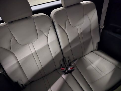 Used 2022 Kia Sorento S w/ Panoramic Sunroof Package FWD image 35