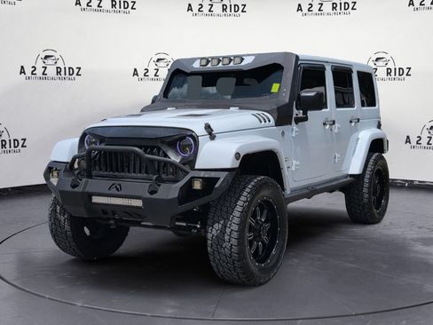 Used 2017 Jeep Wrangler Unlimited Sahara w/ Connectivity Group AWD/4WD image 3