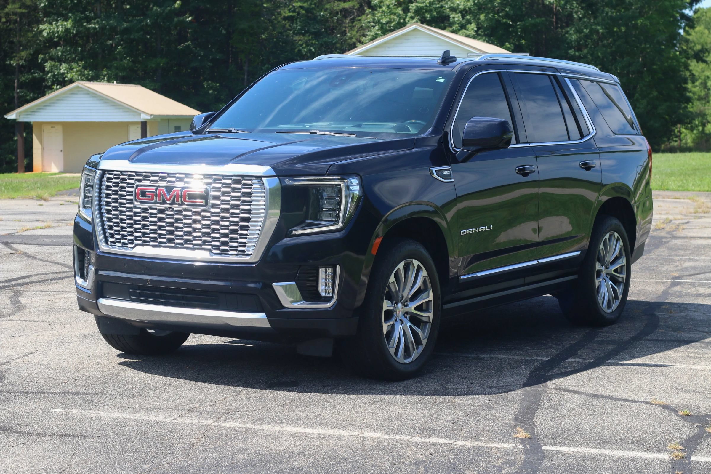 Used 2022 GMC Yukon Denali AWD/4WD image 3