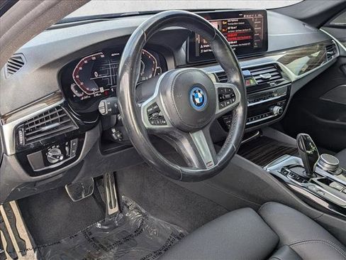 Used 2022 BMW 530e w/ Premium Package image 10