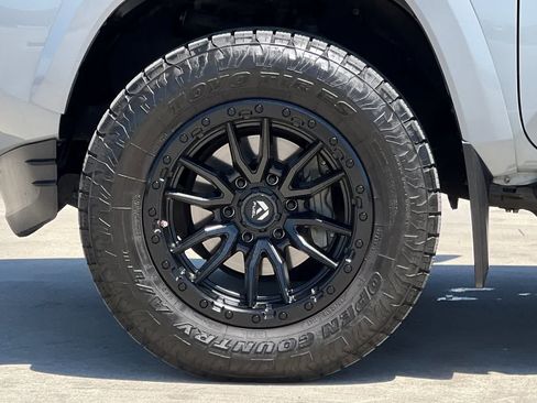 Used 2018 Toyota Tacoma TRD Sport AWD/4WD image 35