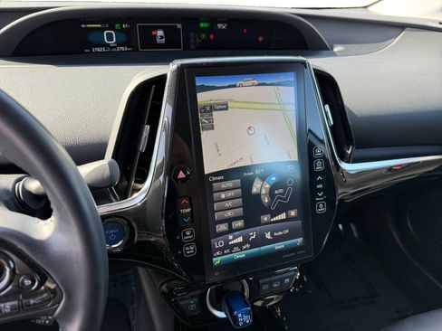 Used 2022 Toyota Prius Prime XLE FWD image 12