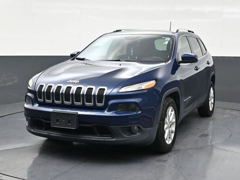 Used 2018 Jeep Cherokee Latitude Plus w/ Cold Weather Group image 8