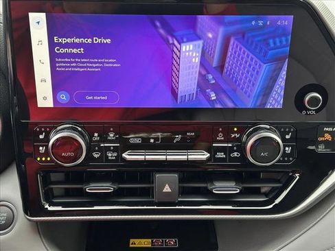 Certified 2025 Toyota Highlander Platinum image 16