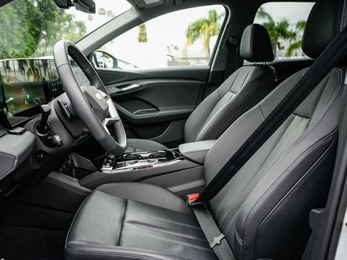 Used 2025 Audi Q6 e-tron Premium w/ Convenience Package image 17