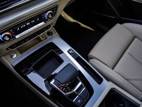 Certified 2025 Audi Q5 2.0T Premium Plus image 17