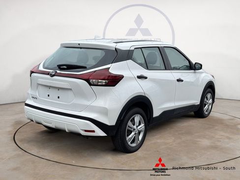 Used 2022 Nissan Kicks S image 3