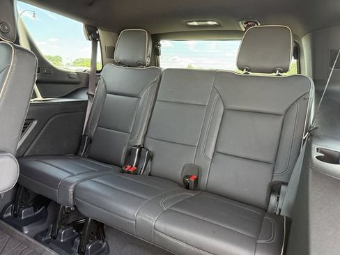 Used 2025 Chevrolet Tahoe Premier AWD/4WD image 11