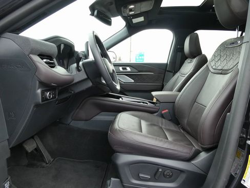 Used 2025 Ford Explorer Platinum w/ Ultimate Package image 26