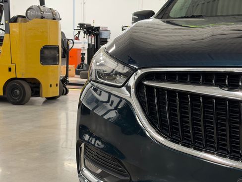 Used 2019 Buick Enclave Essence AWD/4WD image 11