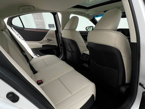 Used 2025 Lexus ES 300h w/ Premium Package image 14