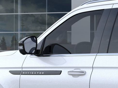 New 2025 Lincoln Navigator L Black Label image 20