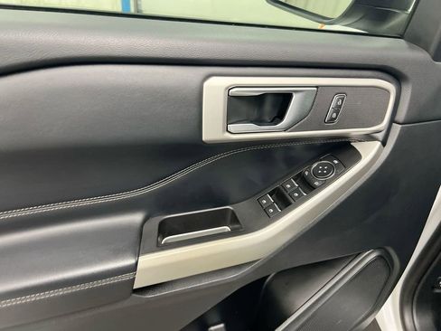 Used 2021 Ford Explorer XLT image 20