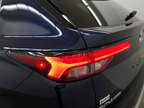 Used 2023 Mitsubishi Outlander SE image 11