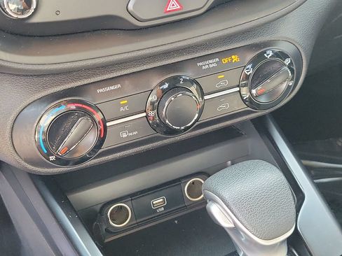 Used 2020 Kia Soul LX FWD image 25