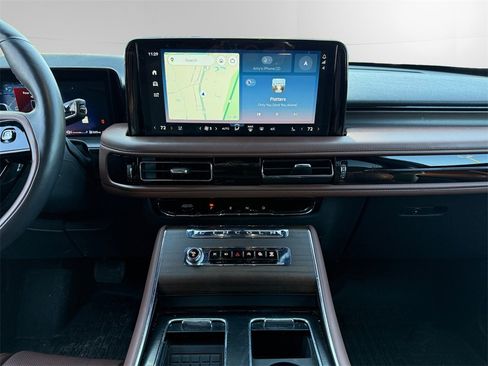 Used 2025 Lincoln Aviator Reserve w/ Equipment Group 201A image 11