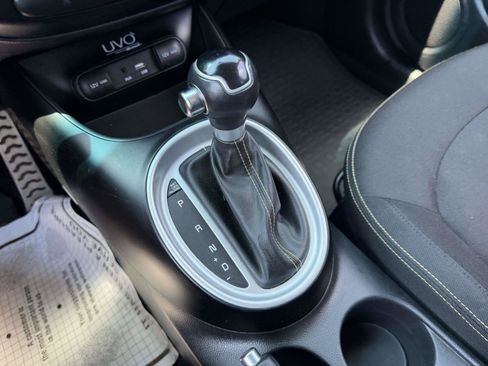 Used 2015 Kia Soul + FWD image 17