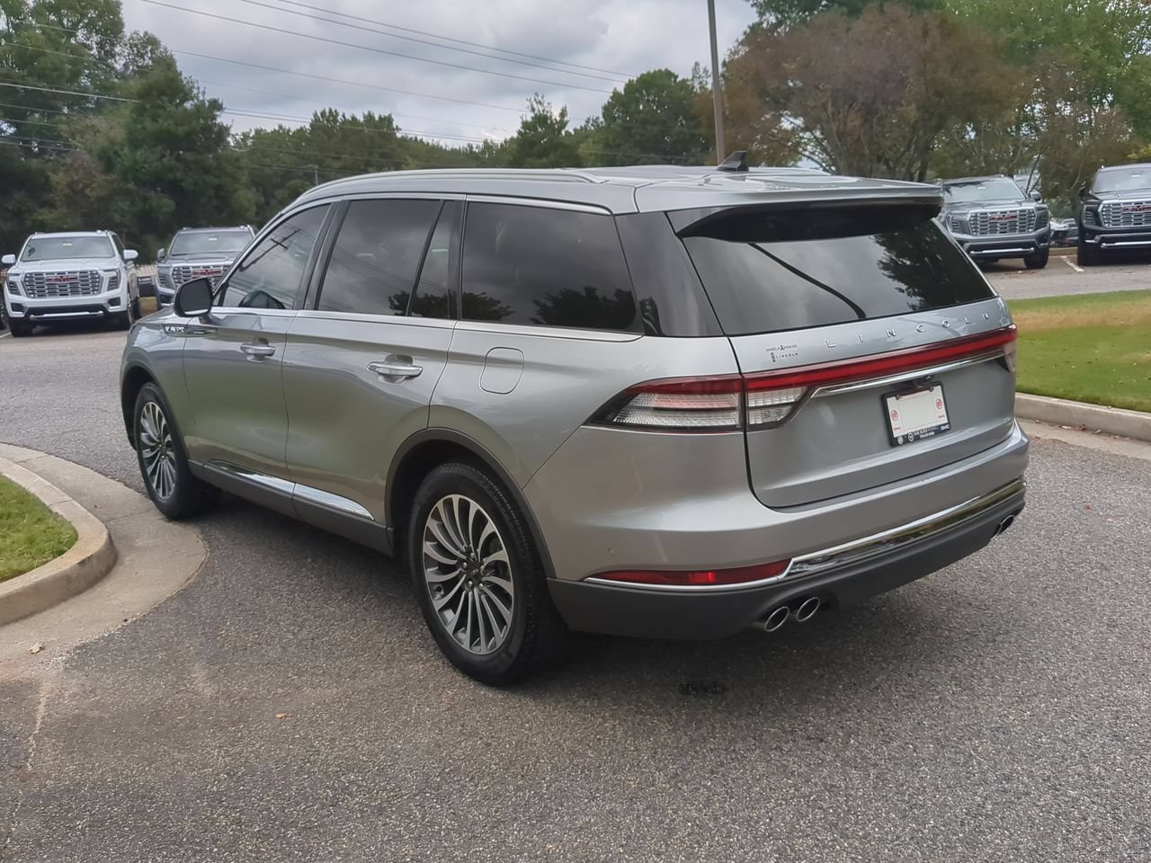 Used 2024 Lincoln Aviator Reserve w/ Equipment Group 201A RWD image 6